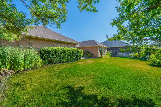 529 Winston Street, Grand Prairie, TX 75052