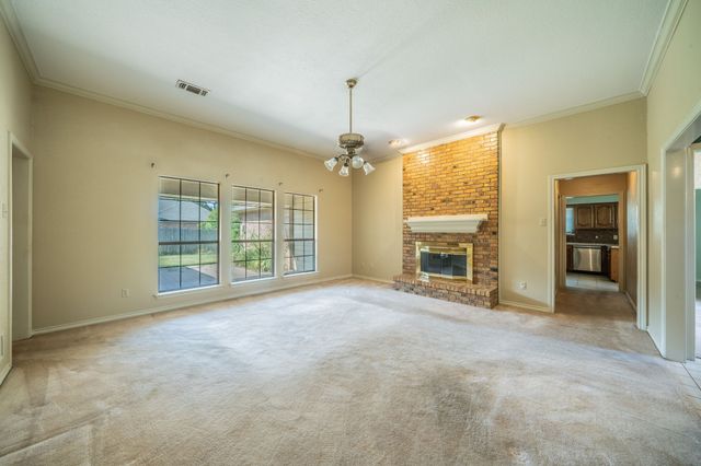 529 Winston Street, Grand Prairie, TX 75052