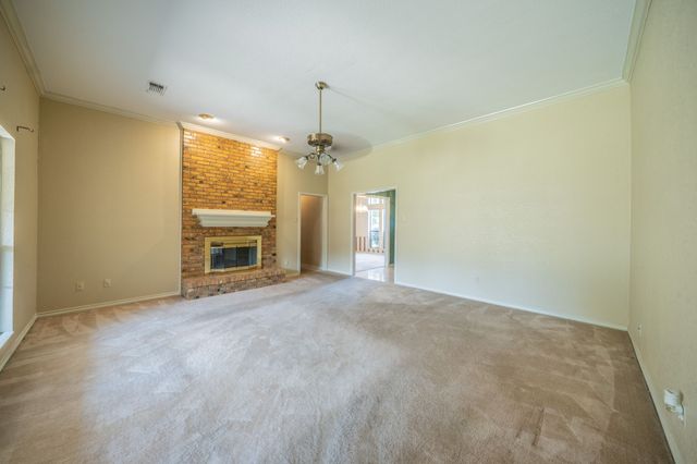 529 Winston Street, Grand Prairie, TX 75052