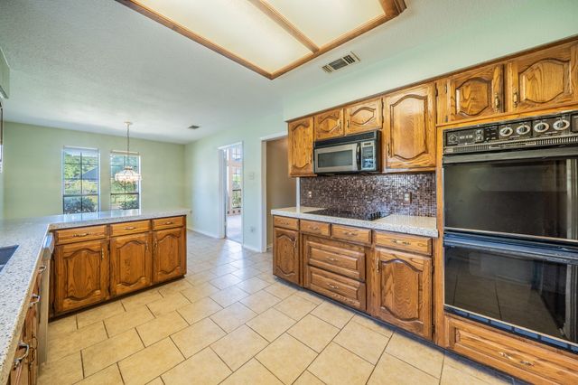 529 Winston Street, Grand Prairie, TX 75052