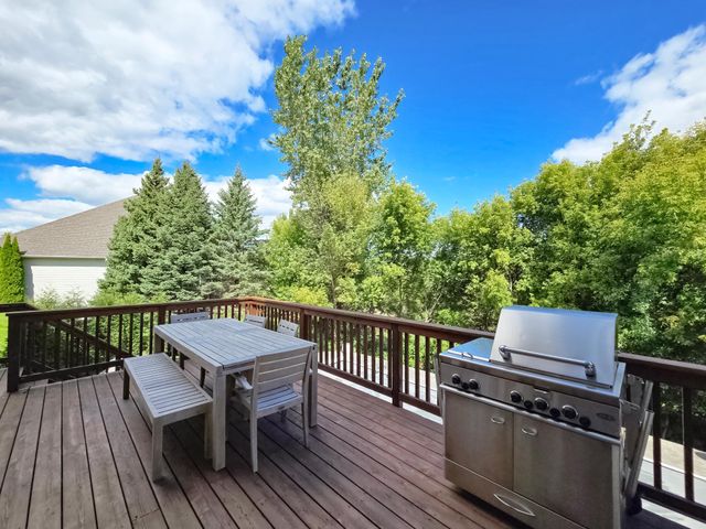 21157 Ridgewood Trail, Lakeville, MN 55044