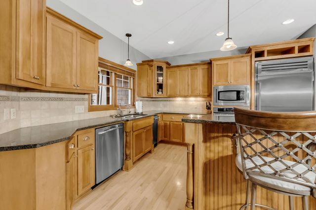 21157 Ridgewood Trail, Lakeville, MN 55044