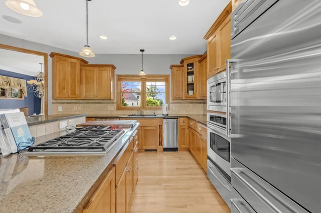 21157 Ridgewood Trail, Lakeville, MN 55044