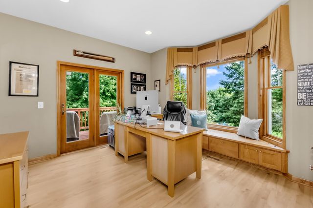 21157 Ridgewood Trail, Lakeville, MN 55044