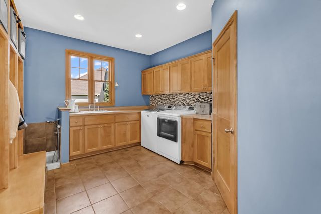 21157 Ridgewood Trail, Lakeville, MN 55044