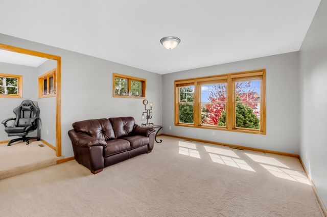 21157 Ridgewood Trail, Lakeville, MN 55044