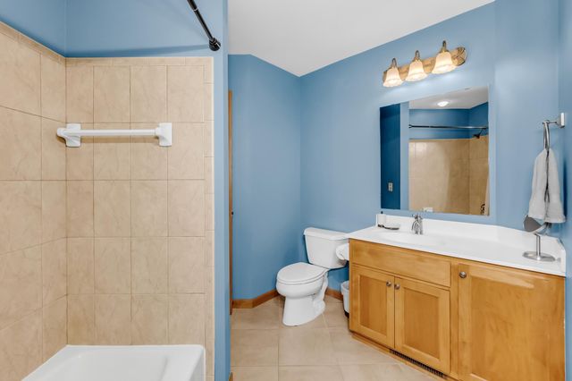 21157 Ridgewood Trail, Lakeville, MN 55044