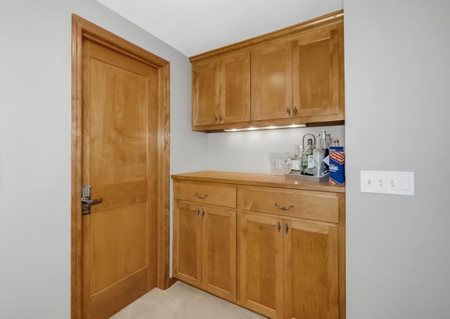 21157 Ridgewood Trail, Lakeville, MN 55044