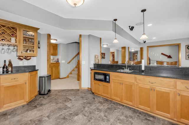 21157 Ridgewood Trail, Lakeville, MN 55044