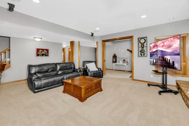 21157 Ridgewood Trail, Lakeville, MN 55044