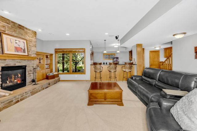 21157 Ridgewood Trail, Lakeville, MN 55044