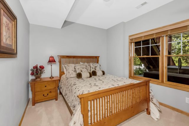 21157 Ridgewood Trail, Lakeville, MN 55044