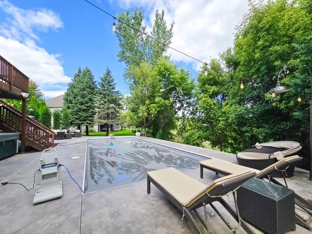 21157 Ridgewood Trail, Lakeville, MN 55044