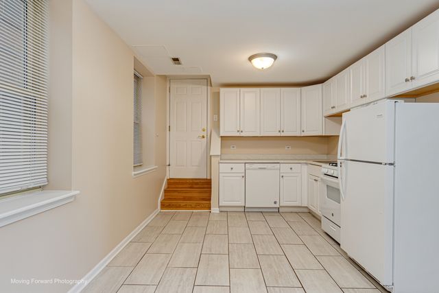46 6th Avenue GJ, La Grange, IL 60525