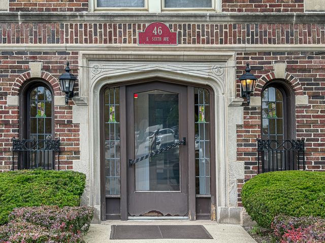 46 6th Avenue GJ, La Grange, IL 60525