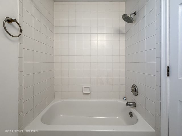 46 6th Avenue GJ, La Grange, IL 60525