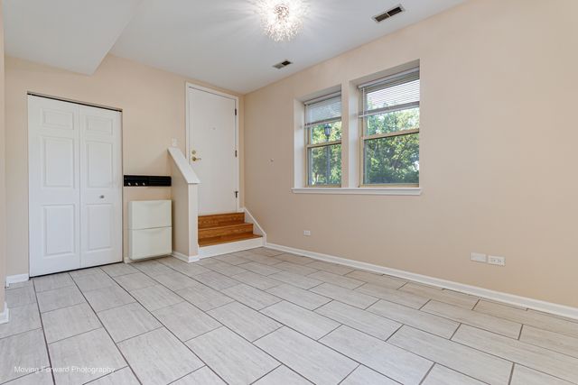 46 6th Avenue GJ, La Grange, IL 60525