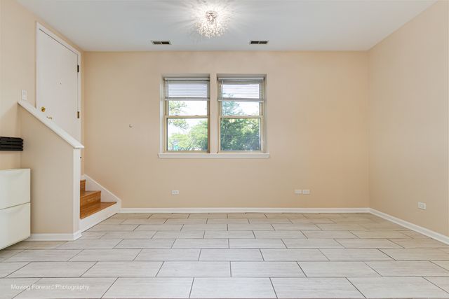 46 6th Avenue GJ, La Grange, IL 60525