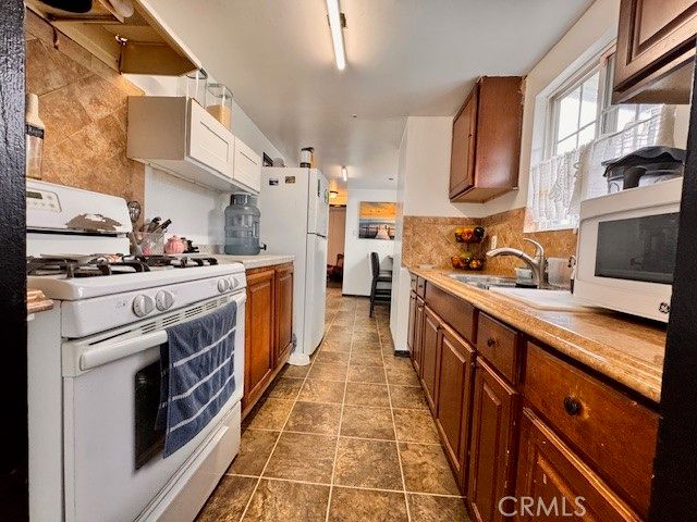 15325 Orange Ave, D8, Paramount, CA 90723