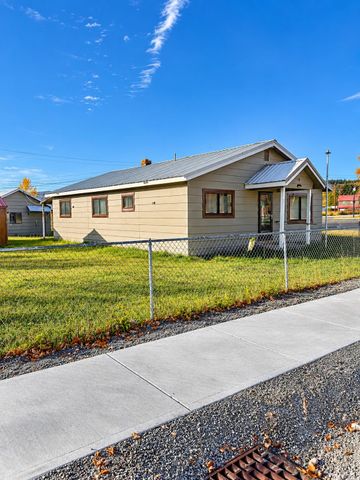 109 E Blackwell St, Ione, WA 99139 property photo