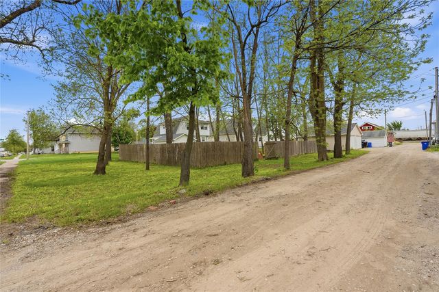 617 9th Ave SW, Cedar Rapids, IA 52404