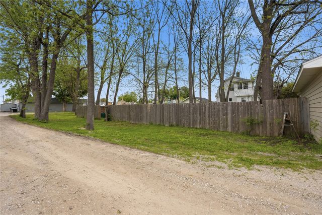 617 9th Ave SW, Cedar Rapids, IA 52404
