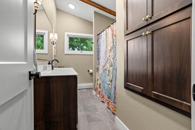 2014 10th Street N, Fargo, ND 58102