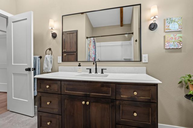 2014 10th Street N, Fargo, ND 58102