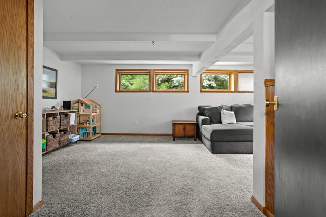 2014 10th Street N, Fargo, ND 58102