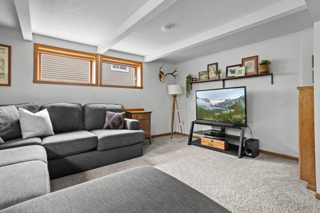 2014 10th Street N, Fargo, ND 58102