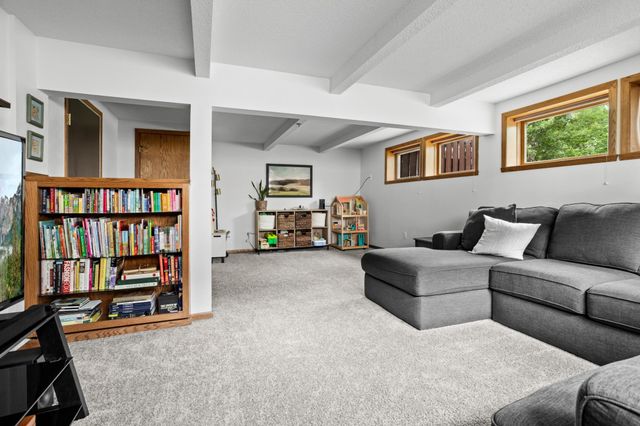 2014 10th Street N, Fargo, ND 58102