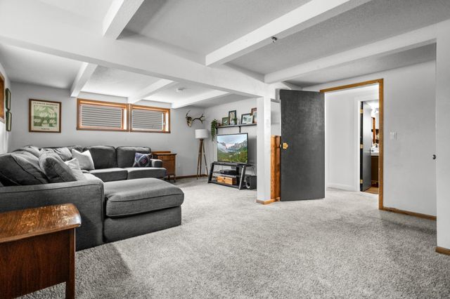 2014 10th Street N, Fargo, ND 58102