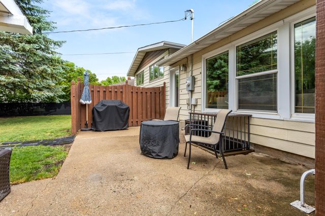 2014 10th Street N, Fargo, ND 58102