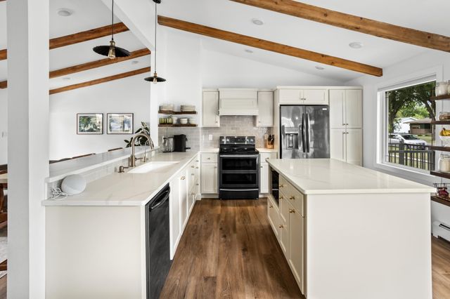 2014 10th Street N, Fargo, ND 58102