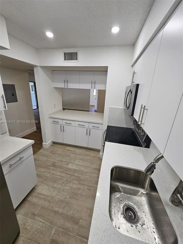 19800 SW 103rd Court 201, Cutler Bay, FL 33157