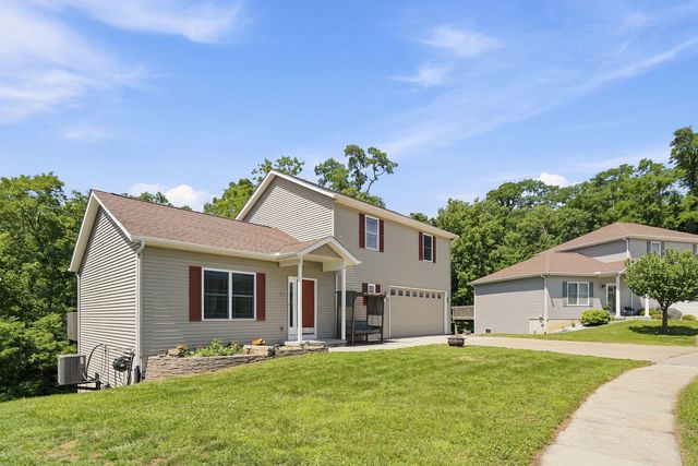 11 Oakley Drive, Leclaire, IA 52753