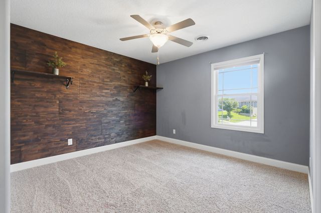 11 Oakley Drive, Leclaire, IA 52753