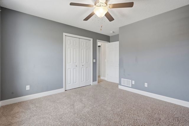 11 Oakley Drive, Leclaire, IA 52753