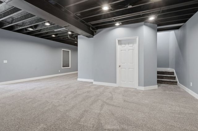 11 Oakley Drive, Leclaire, IA 52753