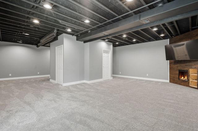11 Oakley Drive, Leclaire, IA 52753
