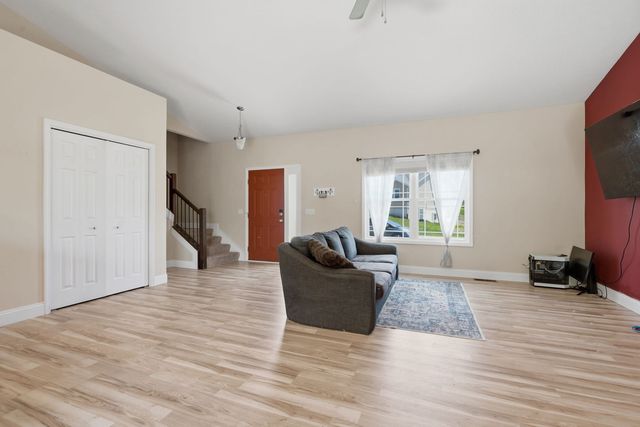 11 Oakley Drive, Leclaire, IA 52753