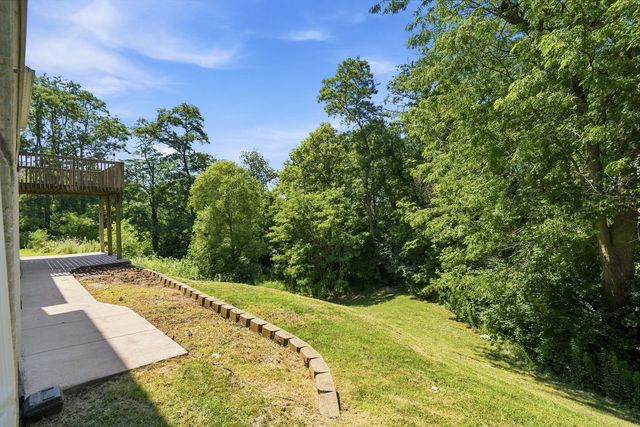 11 Oakley Drive, Leclaire, IA 52753
