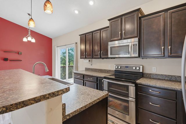 11 Oakley Drive, Leclaire, IA 52753