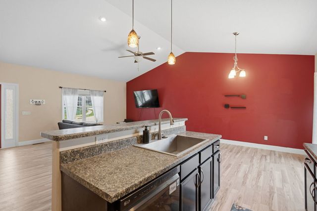 11 Oakley Drive, Leclaire, IA 52753
