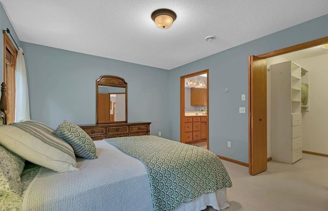 1004 Oak Pond Drive, Sartell, MN 56377