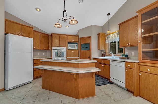 1004 Oak Pond Drive, Sartell, MN 56377