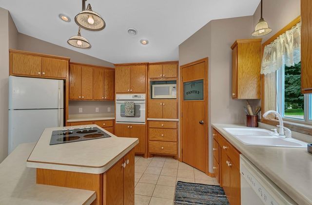 1004 Oak Pond Drive, Sartell, MN 56377