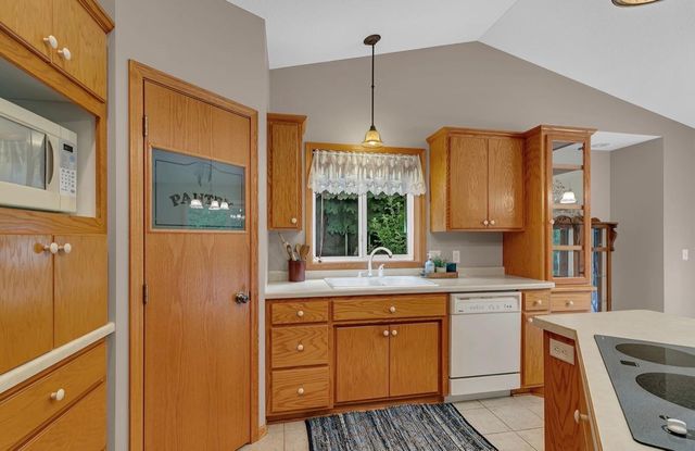 1004 Oak Pond Drive, Sartell, MN 56377