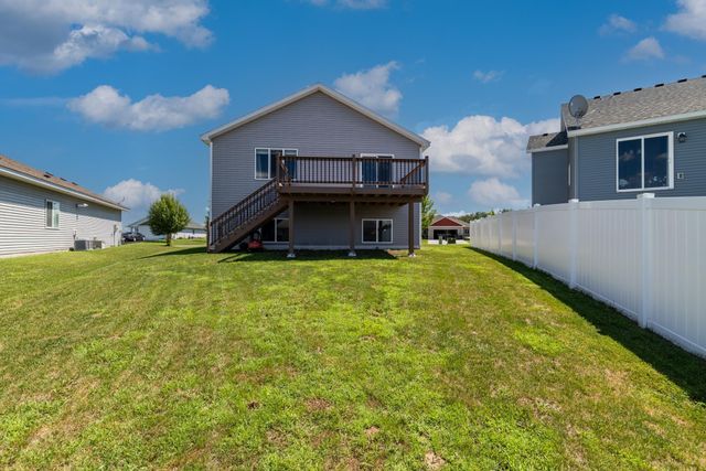 901 Moline Loop NW, Isanti, MN 55040