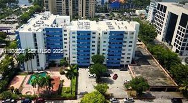 5050 NW 7th St 403, Miami, FL 33126